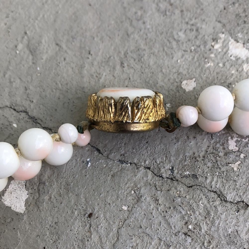 Vintage  white  facet necklace - Picture 7 of 7